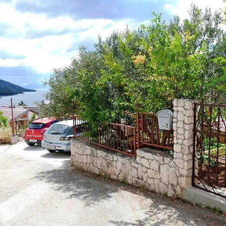 Milena Near The Apartmán Trogir